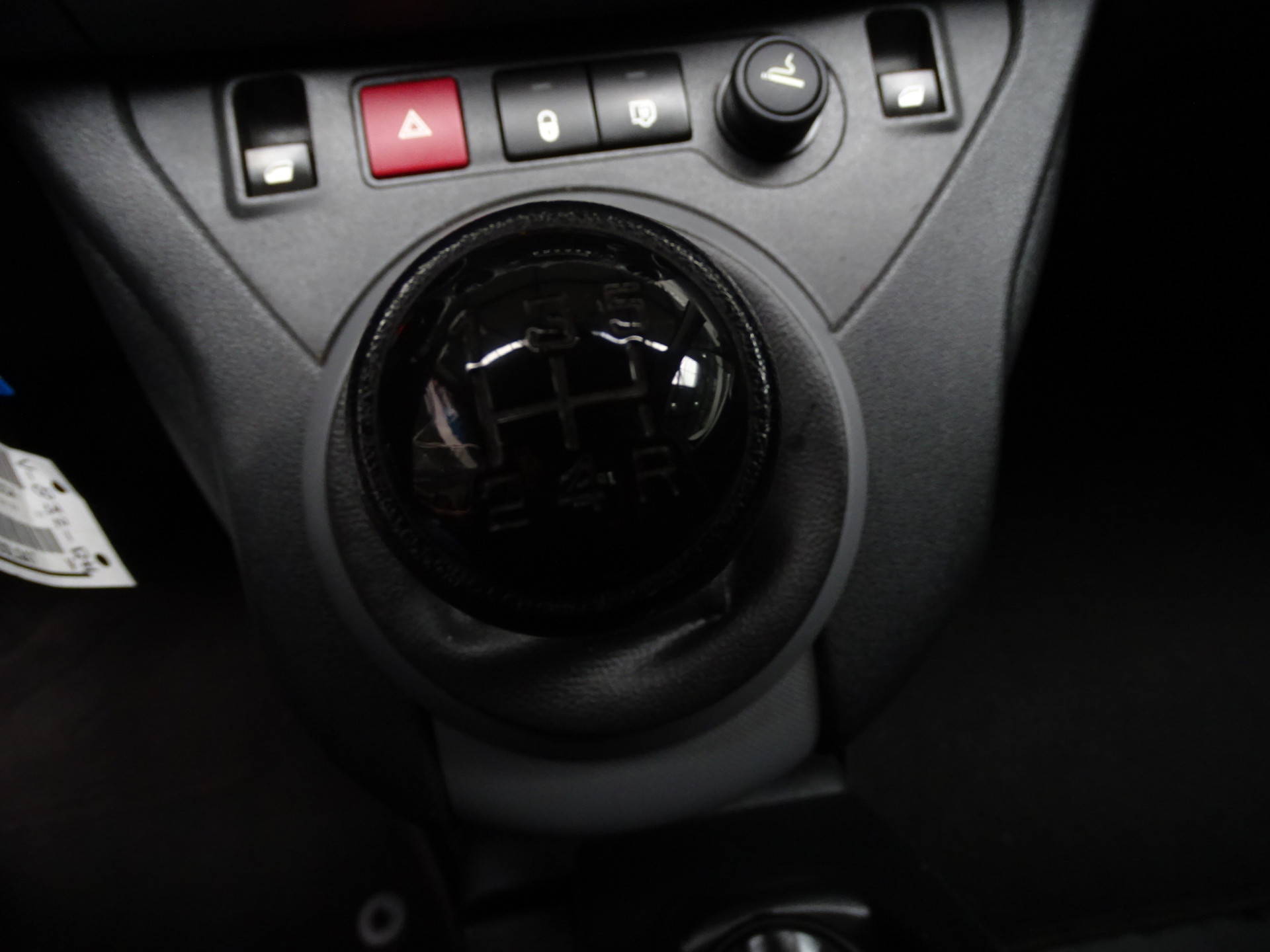 39807668-10.jpg
