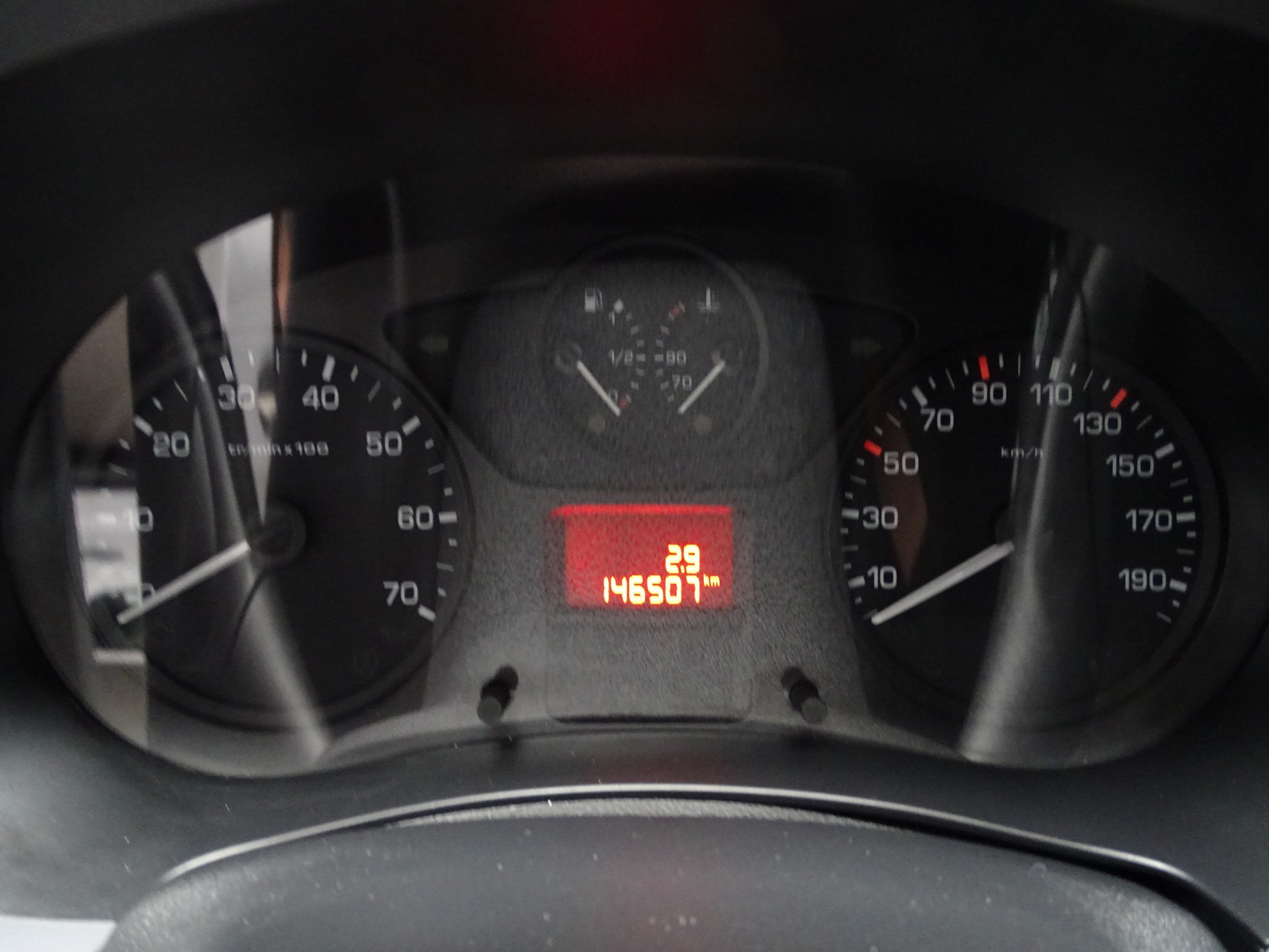 39807668-8.jpg