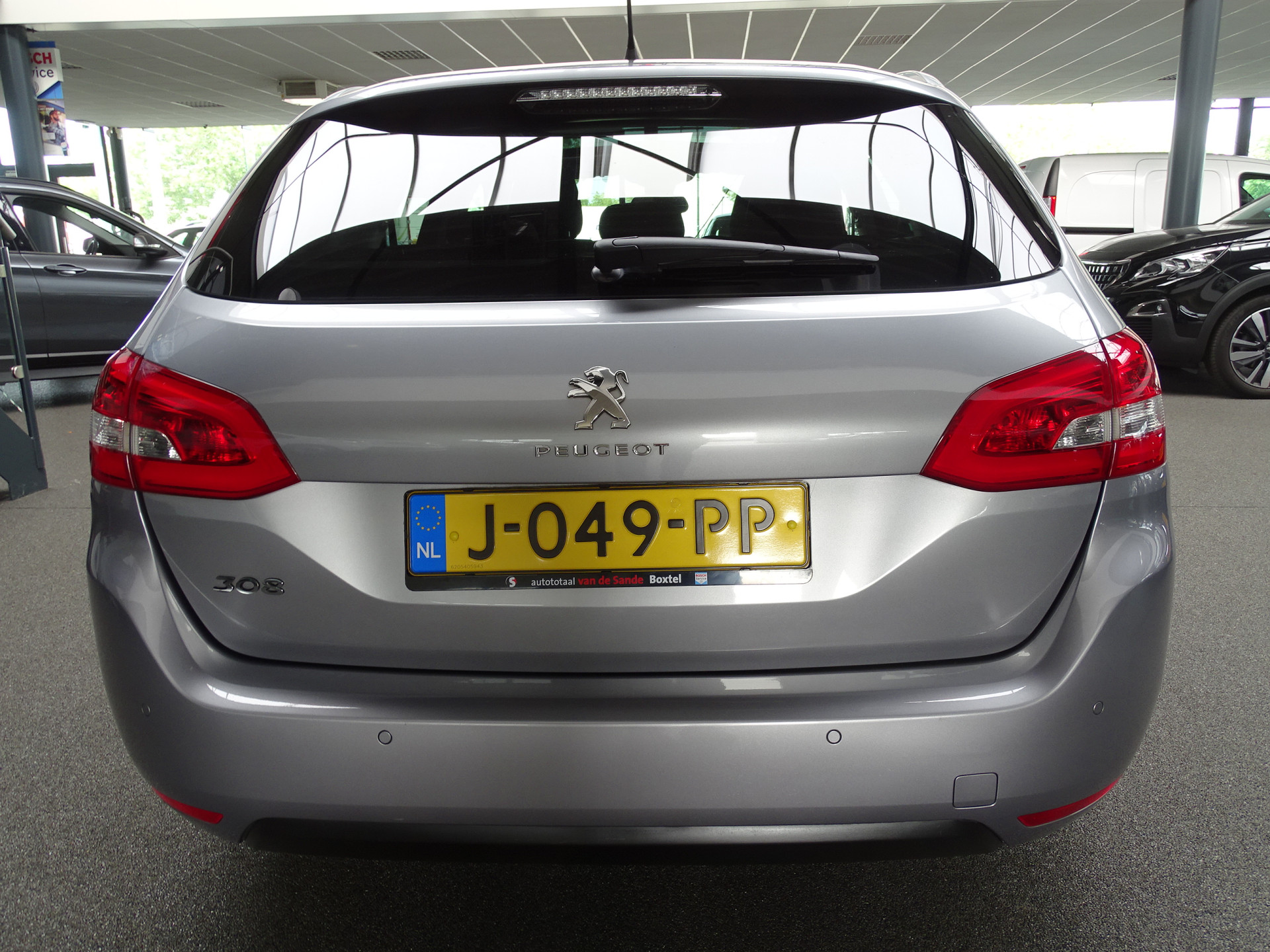 39880461-3.jpg