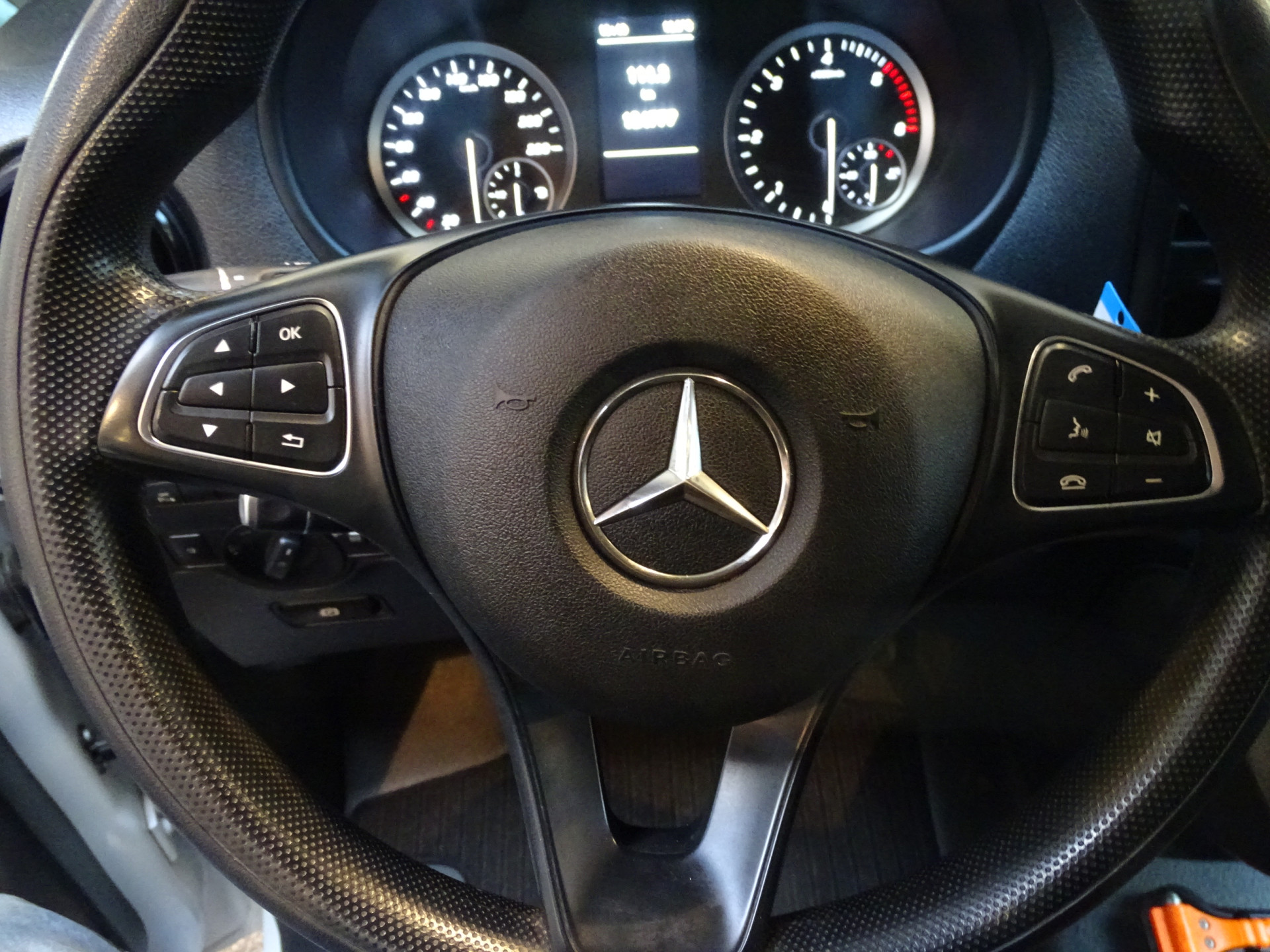 41660191-13.jpg