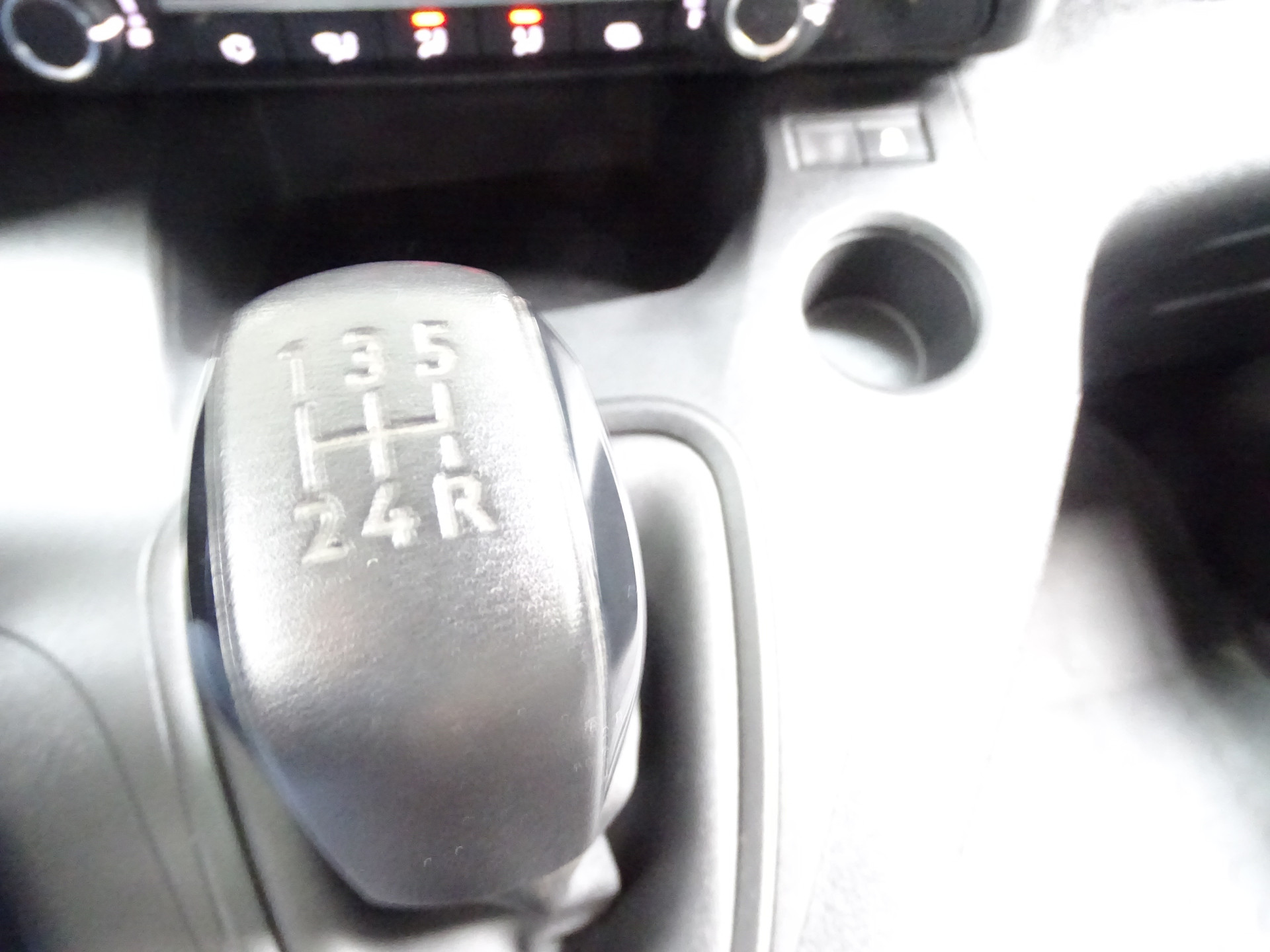 47921110-13.jpg