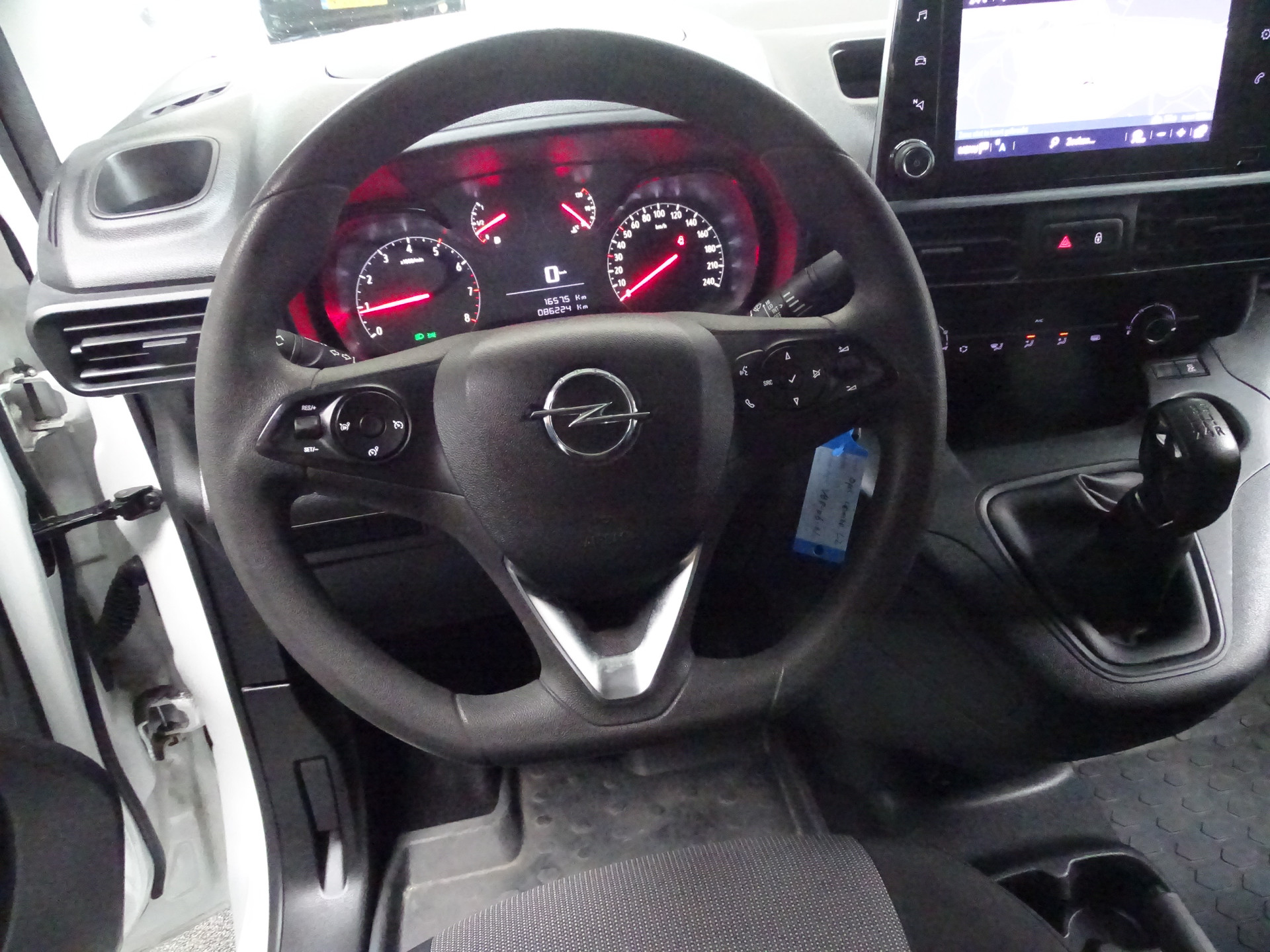 47921110-16.jpg
