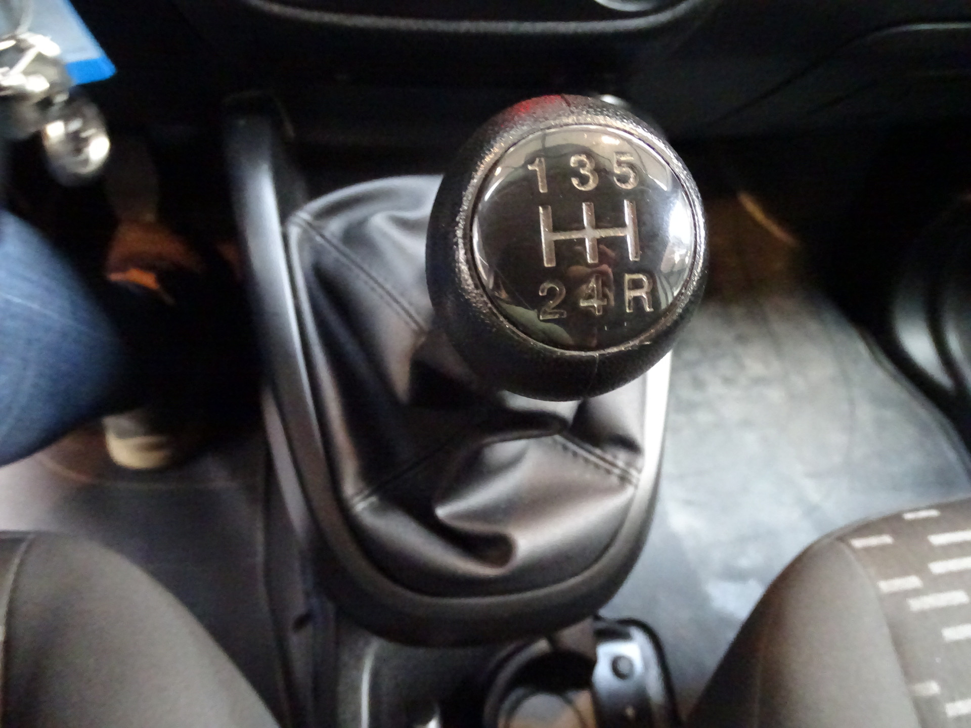 47970455-10.jpg