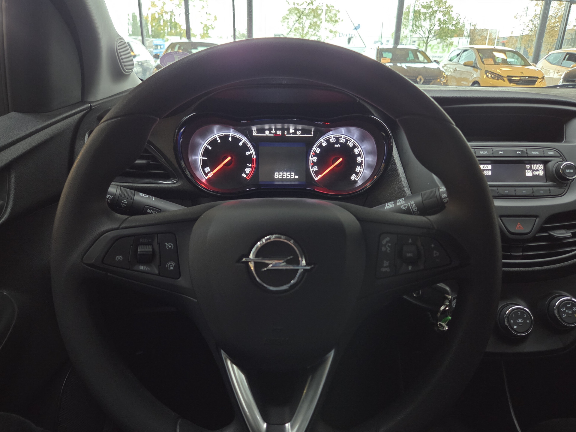48379034-15.jpg