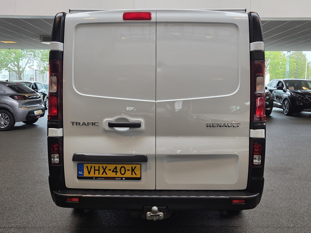 56397256-3.jpg