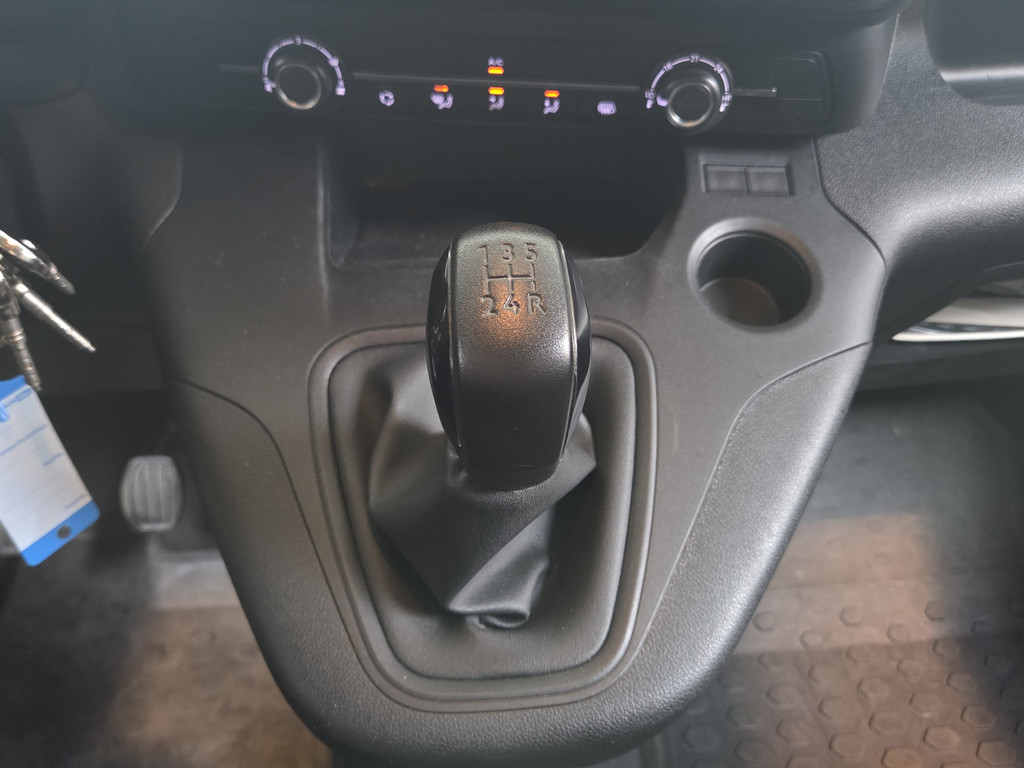 56686608-26.jpg